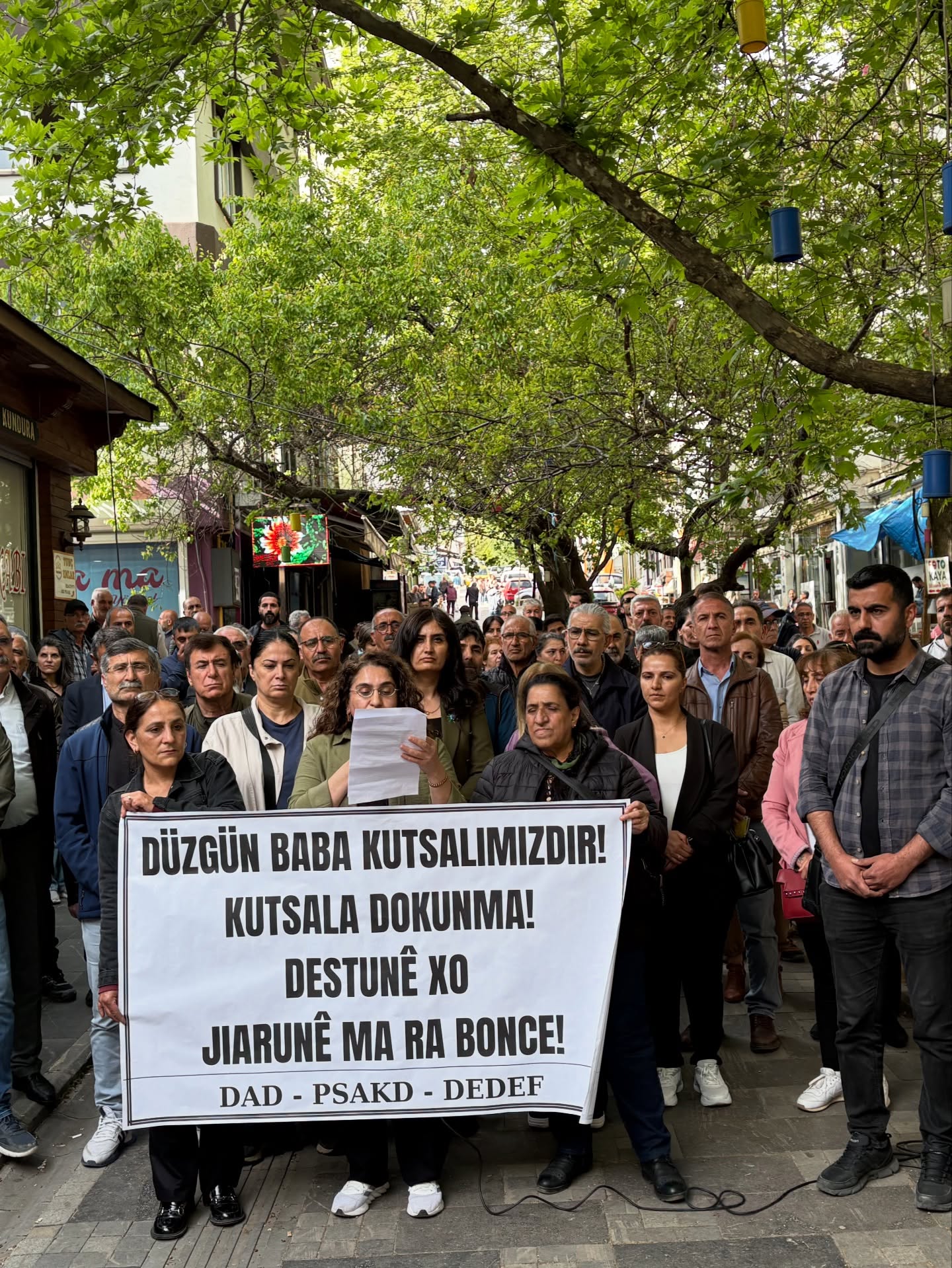 Düzgün Baba’daki Tahribata Tepki: ‘İnancımızı ve Hafızamızı Hedef Alan Saldırılara Sessiz Kalmayacağız’”