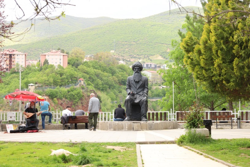 Kirmanckî İçin Alarm: “Dil Gitti mi Kimliğin de Gider”