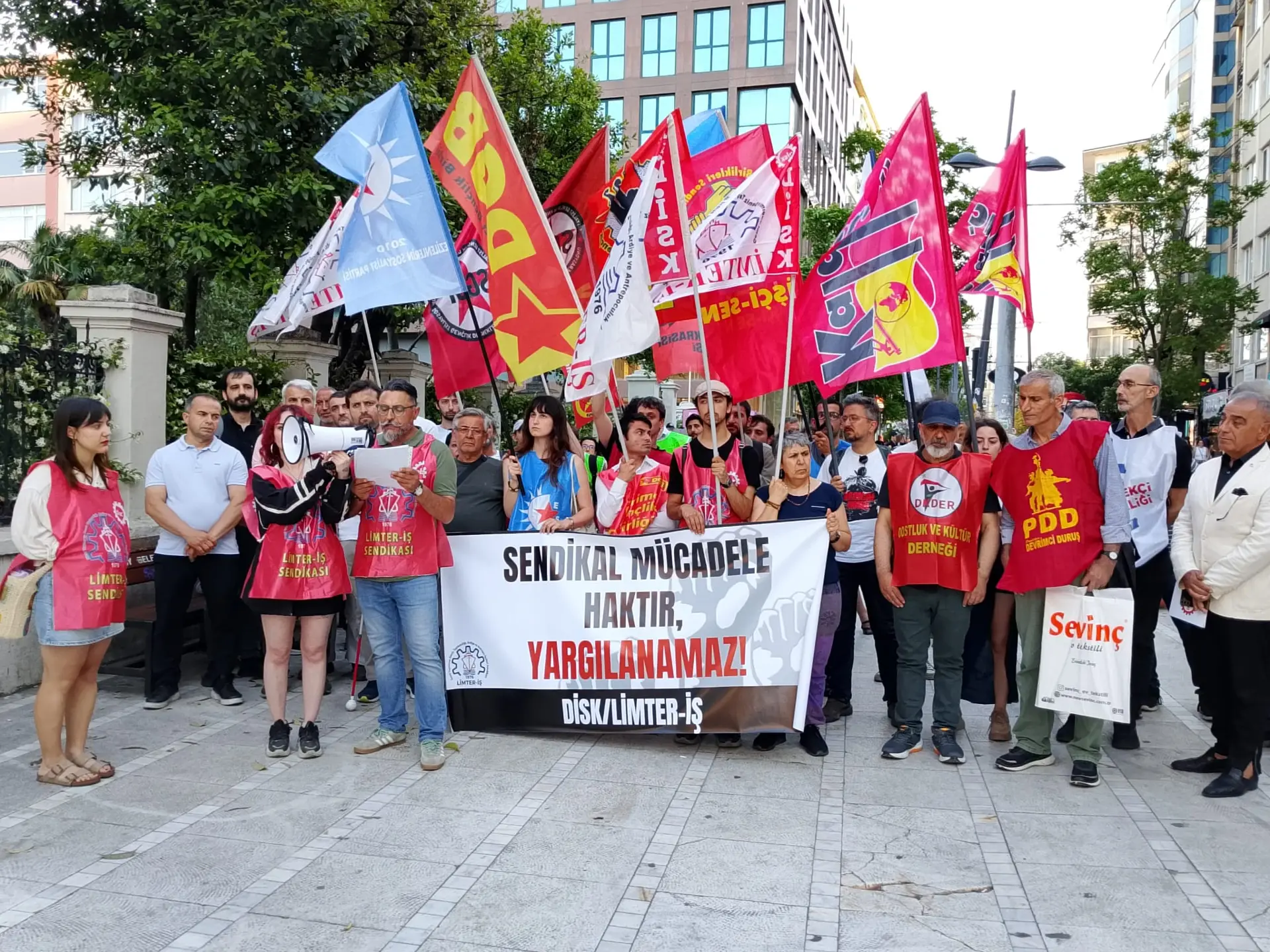 Limter-İş’ten Tutuklu Sendikacılar İçin Çağrı: “Sendikal Mücadele Yargılanamaz”