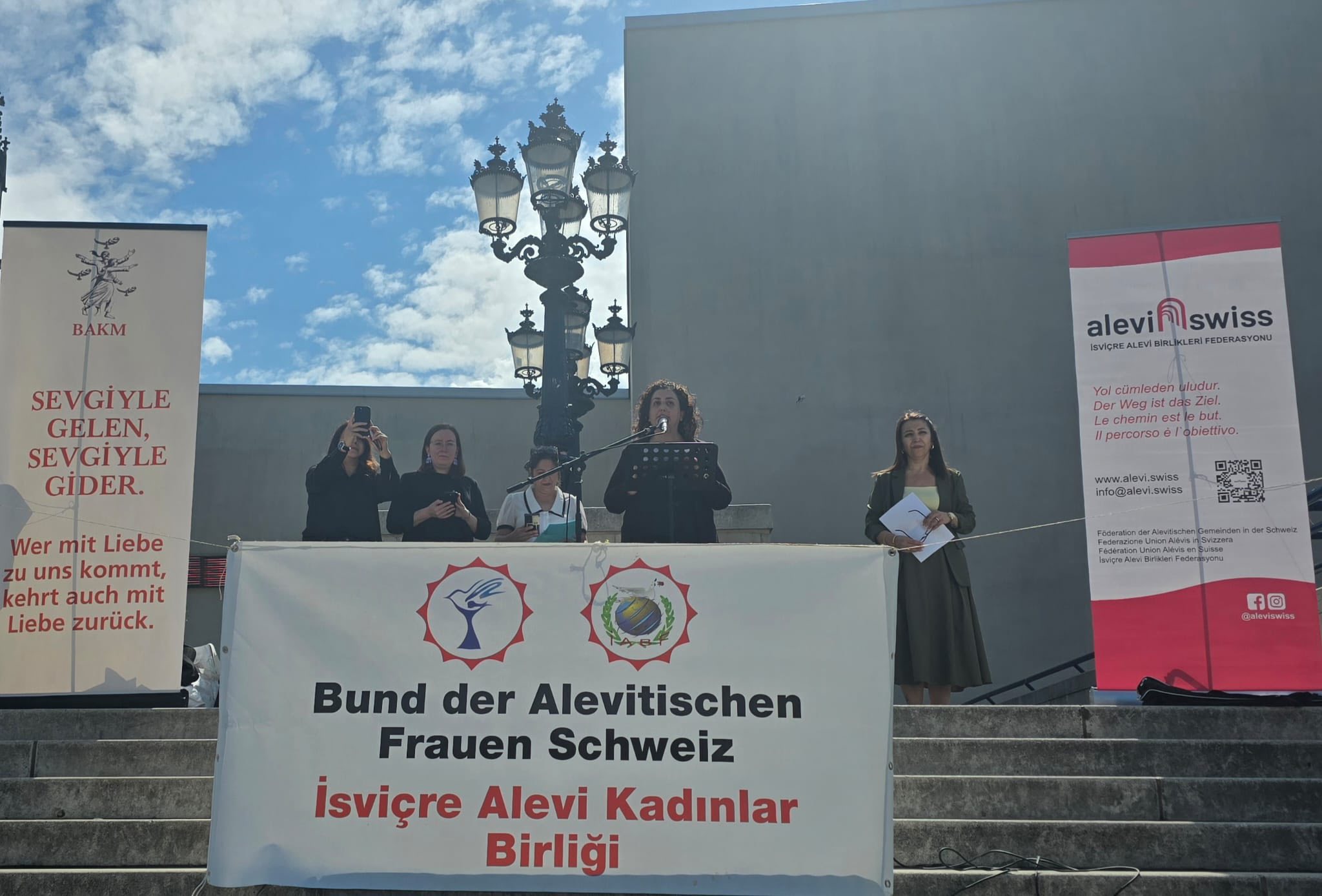 Basel’de Alevi Kadınlardan Suriye Protestosu: “Sessiz Kalmıyoruz”